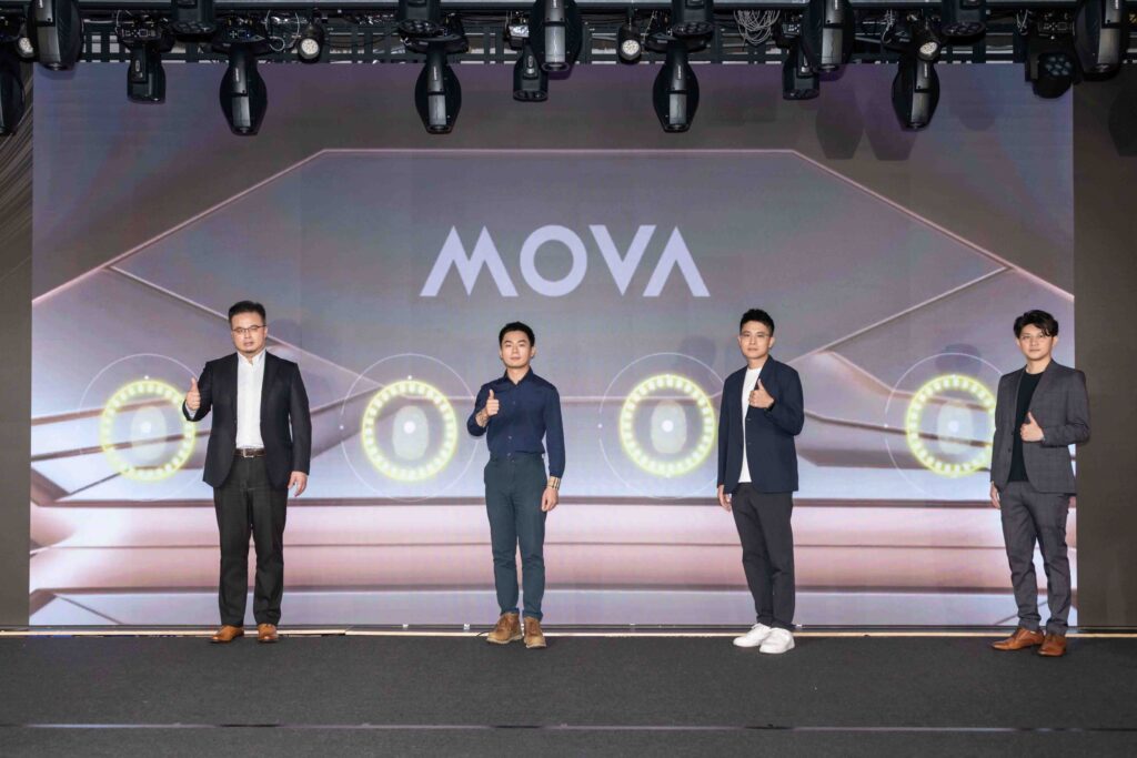 智淨未來 · 時尚進化:MOVA 品牌上市發表會盛大登場!X4 Pro、Z50 Ultra、P50 Pro Ultra、Flip 10 四大新品亮相! 2 合作夥伴台灣魔瓦通路銷售總監 Jason、MOVA 亞太區執行長Charles、MOVA 港澳台總監 Henry 、智選家 CEO Ryder 參與啟動儀式
