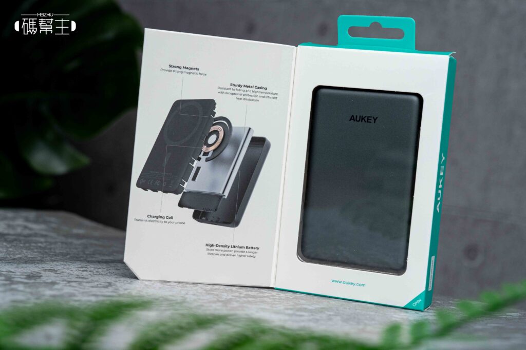 AUKEY MS08 Qi2 行動電源實測開箱:磁吸穩不穩?會不會太厚?一天充兩次夠嗎? 2 aukey ms08內包裝