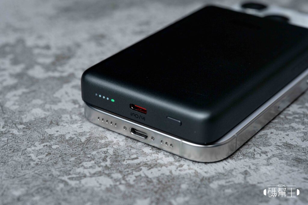 AUKEY MS08 Qi2 行動電源實測開箱:磁吸穩不穩?會不會太厚?一天充兩次夠嗎? 13 aukey ms08磁吸充電