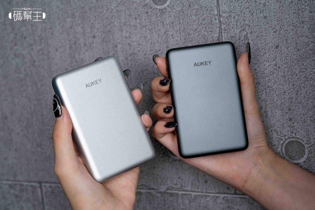 AUKEY MS08 Qi2 行動電源實測開箱:磁吸穩不穩?會不會太厚?一天充兩次夠嗎? 3 aukey ms08顏色