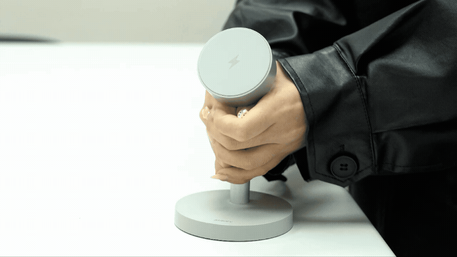 AUKEY MC111 Qi2 25W 磁吸無線充電器 真空底盤吸力測試