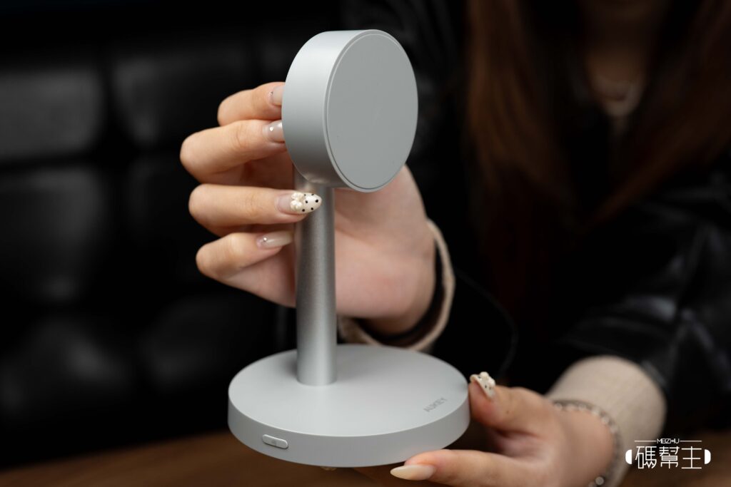 AUKEY MC111 Qi2 25W 磁吸無線充電器 手持
