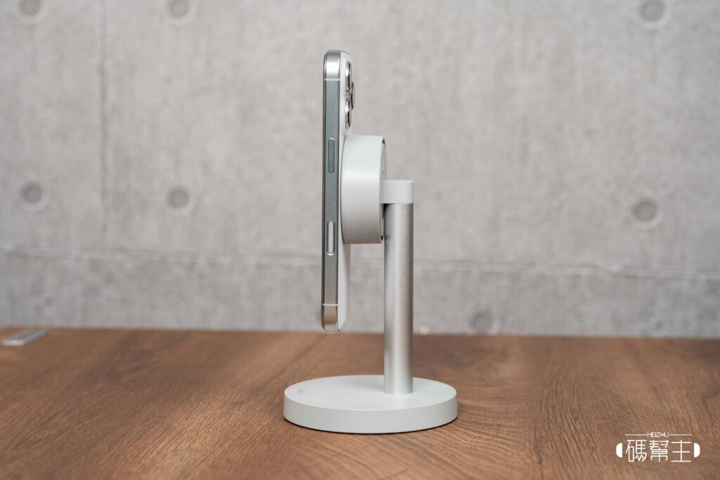 AUKEY MC111 Qi2 25W 磁吸無線充電器 支架調整角度(垂直)