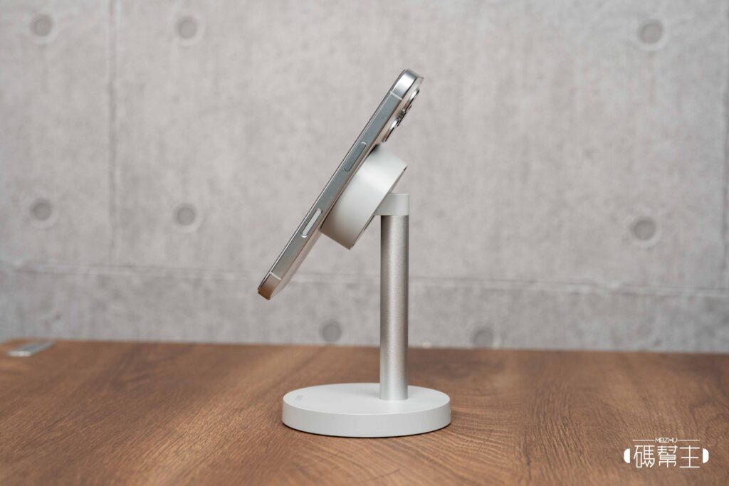 AUKEY MC111 Qi2 25W 磁吸無線充電器 支架調整角度