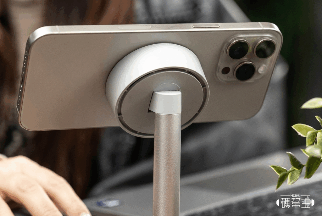 AUKEY MC111 Qi2.2 25W無線充電器開箱：真空底座吸附 × 快充效率翻倍 × 極簡外型提升桌面品味 1