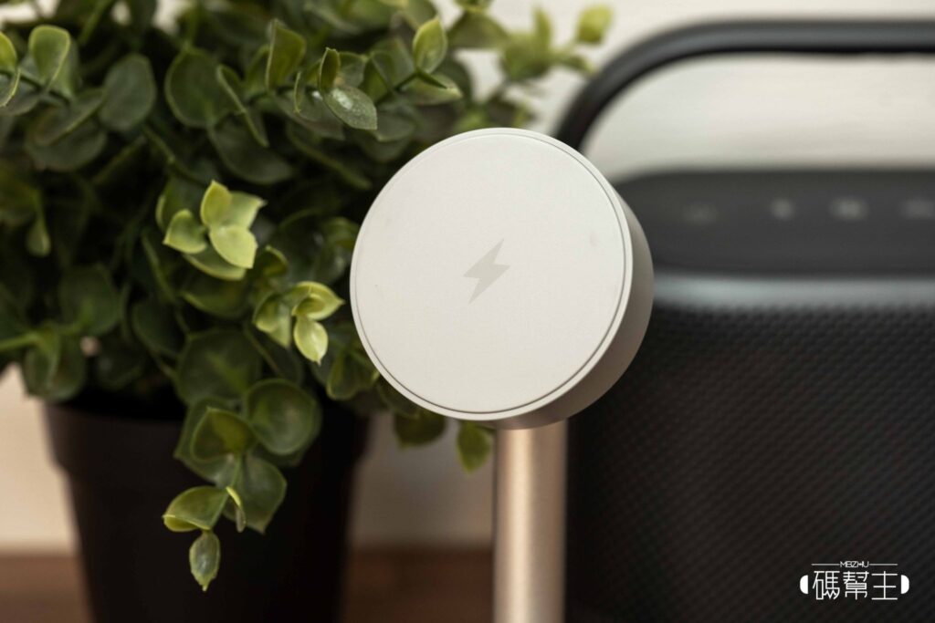 AUKEY MC111 Qi2 25W 磁吸無線充電器 充電標示處
