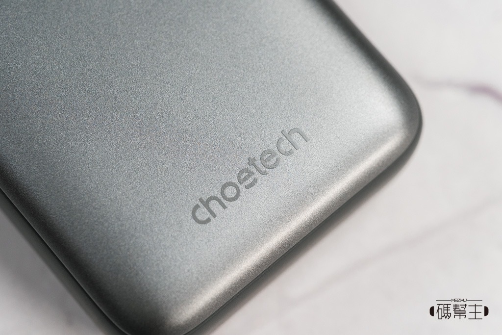 健忘族救星！Choetech 掌心充 B832 實測開箱：自帶線、掌心大小的 35W 可登機行動電源，值得買嗎？ 6