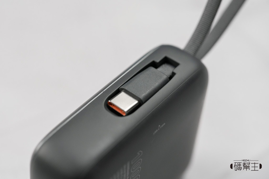 健忘族救星！Choetech 掌心充 B832 實測開箱：自帶線、掌心大小的 35W 可登機行動電源，值得買嗎？ 12