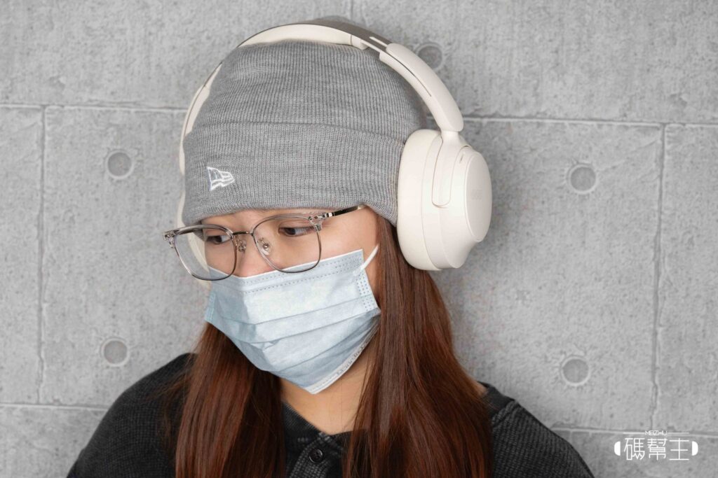 QCY H3S耳罩式耳機 配戴