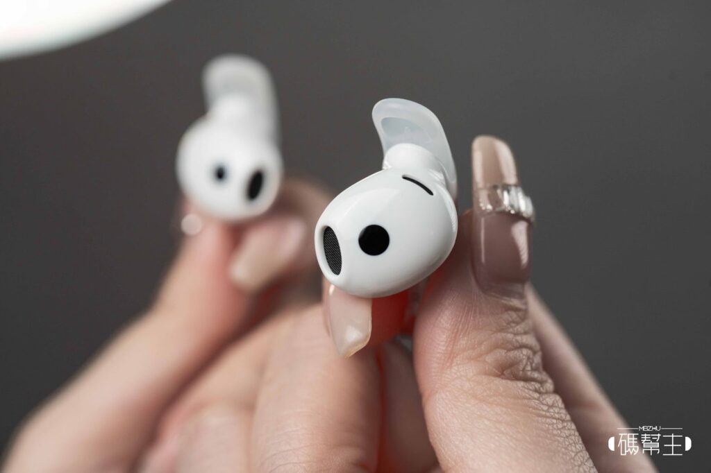 Liberty Buds 耳機特寫