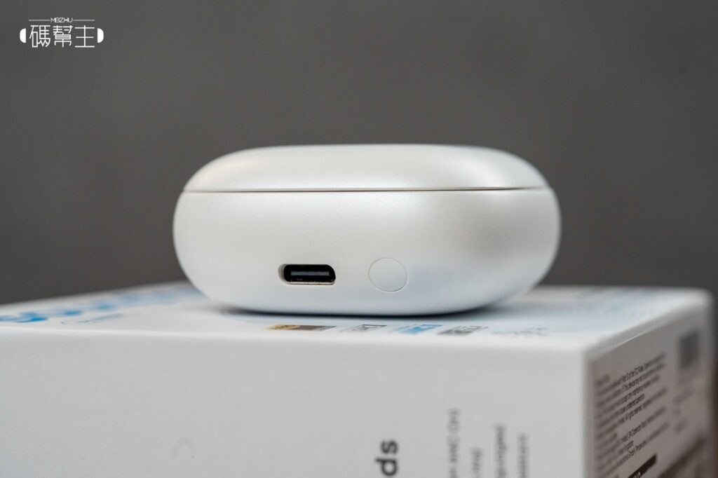 Liberty Buds 充電孔