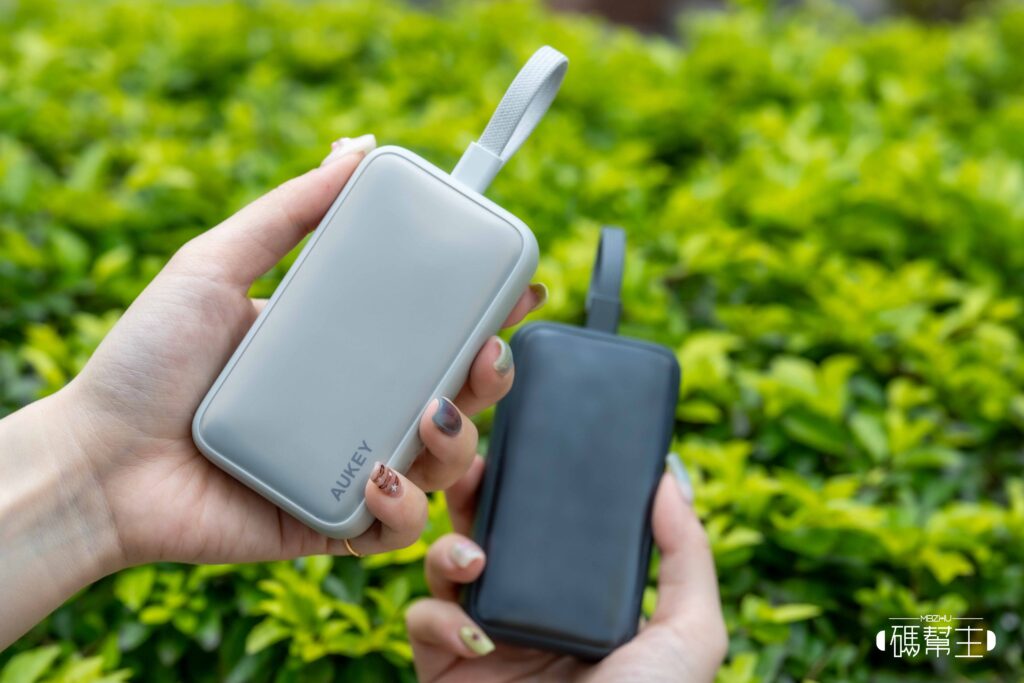 AUKEY PB-Y61 小冰棒外觀(手拿照)