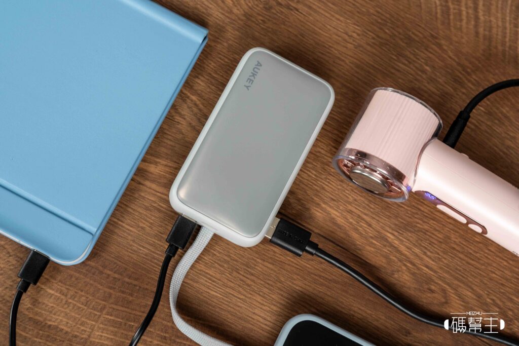 AUKEY PB-Y61 小冰棒充電三合一實測