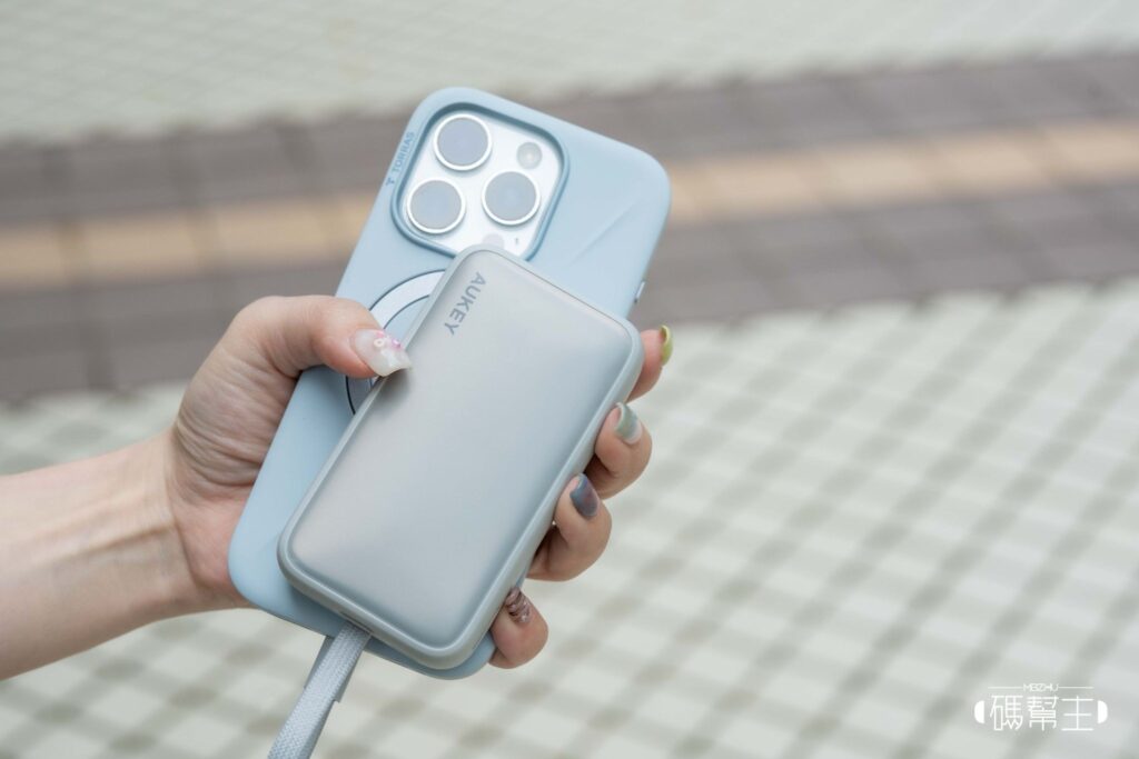 AUKEY PB-Y61 小冰棒+手機手拿實測