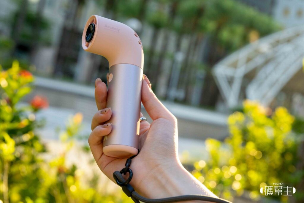 Aecooly Aero Pro PH01 手持風扇開箱實測:設計獎加持的「小水管」,風力到底行不行? 10 Aecooly Aero Pro PH01 戶外使用-2